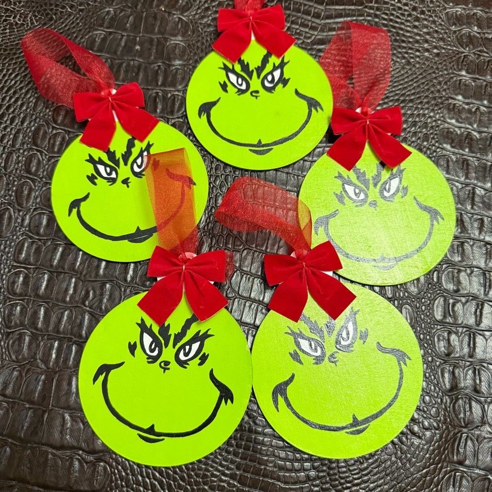 Grinch Handpainted ornaments 5 set